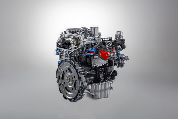 Новая модификация Jaguar F-TYPE с четырехцилиндровым двигателем: динамика истинного спорткара и выдающаяся экономичность