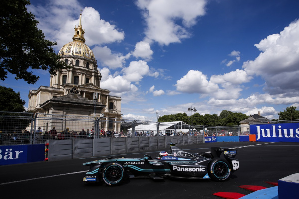 Команда Panasonic Jaguar Racing завоевывает очки на гонке в Париже